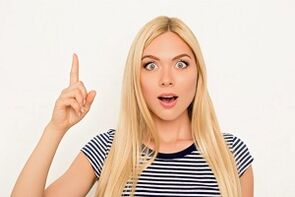 La ragazza parla dell'ingrandimento del pene con la limonata