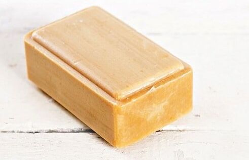 Sapone da bucato come mezzo pratico per l'ingrandimento del pene